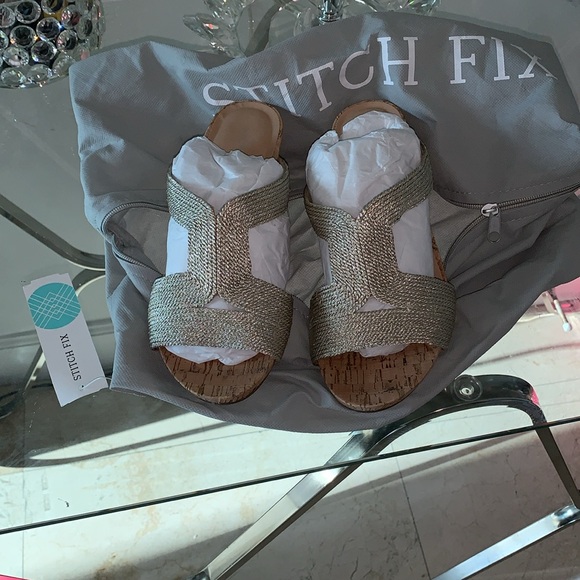 Stitch Fix Gorgeous gold tone wedge slide sandal size 6 - Picture 4 of 12